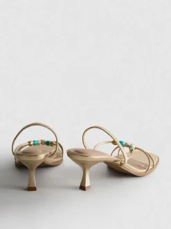 Perlenbesetzte Sandaletten mit Kitten-Heel