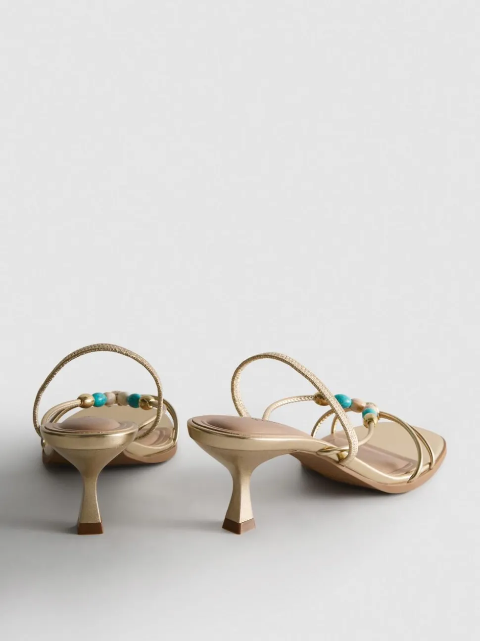 Perlenbesetzte Sandaletten mit Kitten-Heel