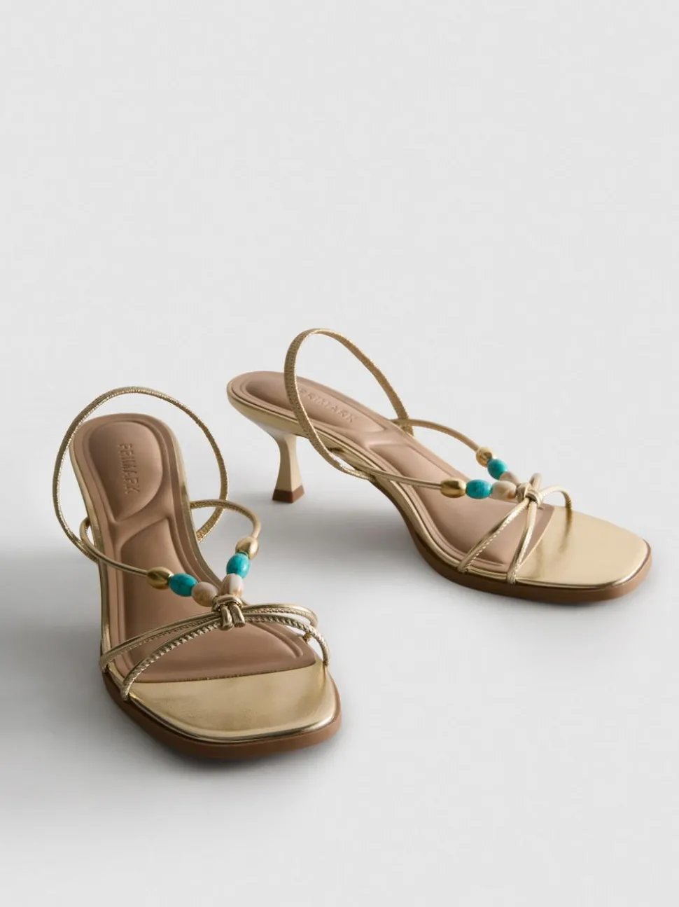 Perlenbesetzte Sandaletten mit Kitten-Heel