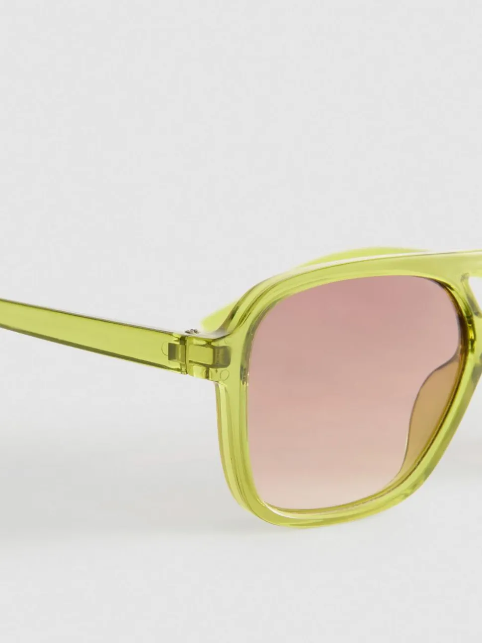 Pilotensonnenbrille mit transparenter Fassung