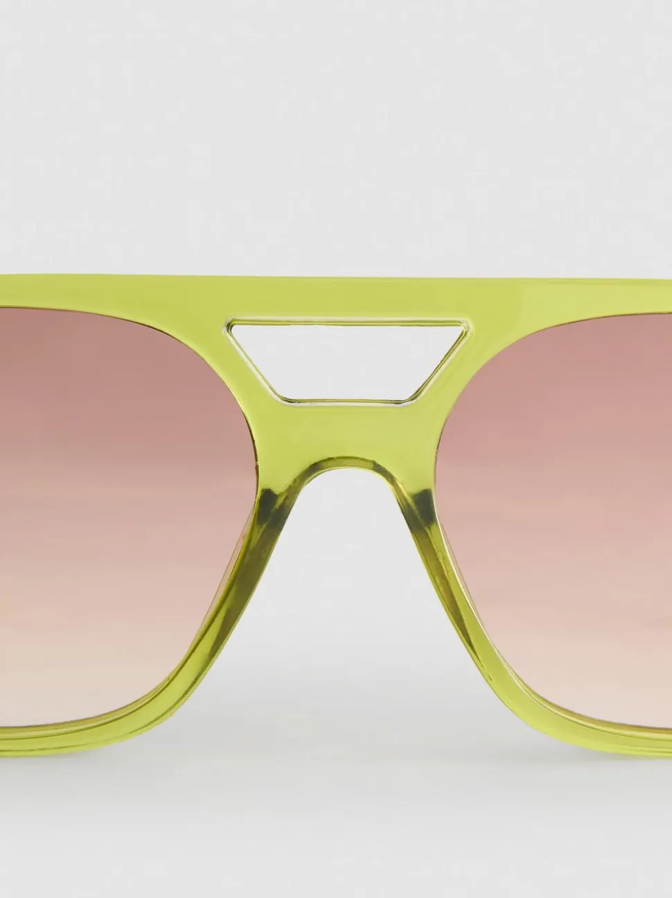Pilotensonnenbrille mit transparenter Fassung
