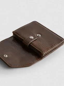 Portemonnaie mit Überschlag und Nieten