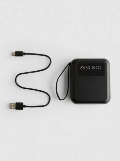 Powerbank mit integrierten Ladekabeln, 10 000 mAh