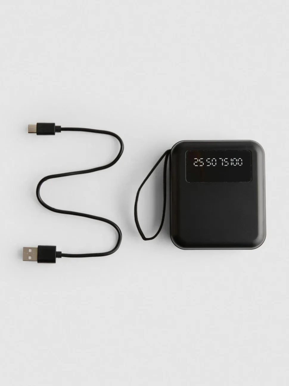 Powerbank mit integrierten Ladekabeln, 10 000 mAh