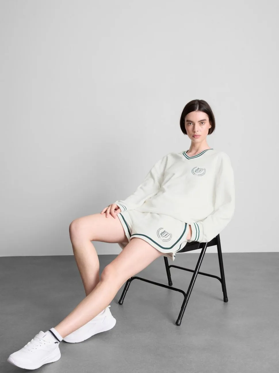 „Prince“ Sweatshirt mit V-Ausschnitt und hohem Baumwollanteil