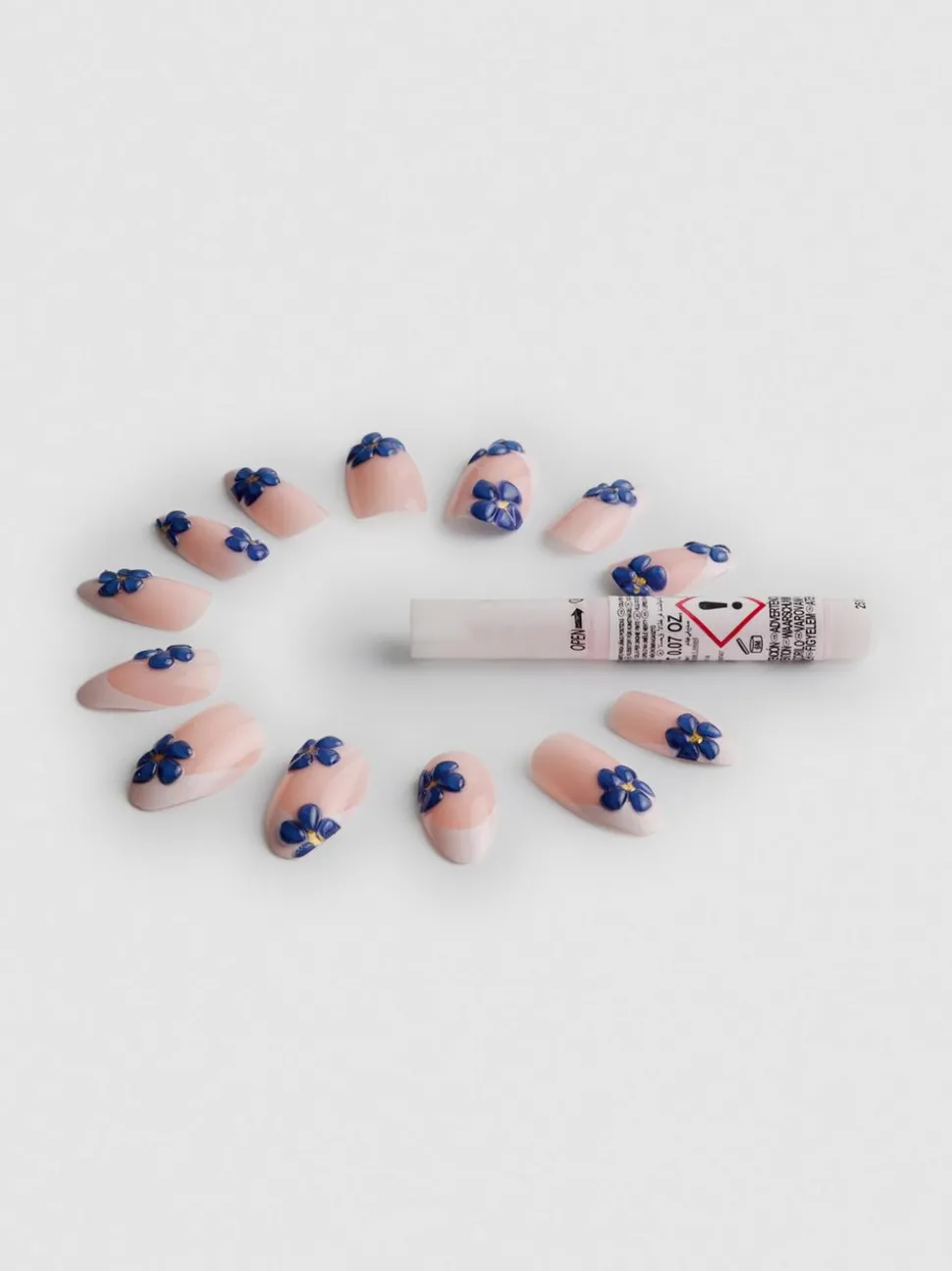 PS… Spitze Kunstnägel mit Blumen und French-Tips