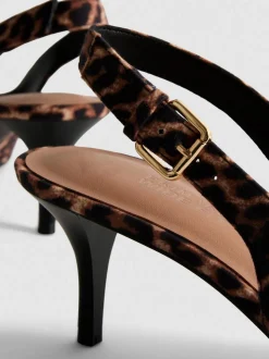 Pumps mit Leopardenmuster und Schnalle