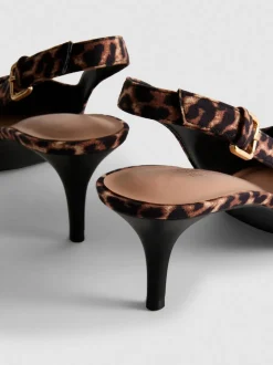 Pumps mit Leopardenmuster und Schnalle