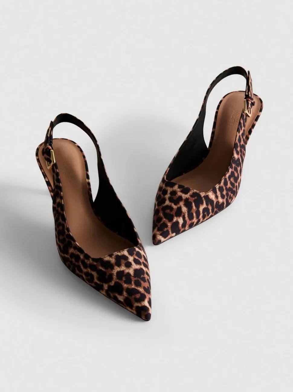 Pumps mit Leopardenmuster und Schnalle