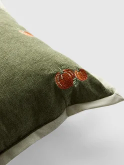 Quadratisches Kissen mit Kürbis-Stickerei