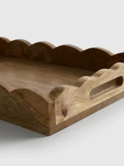 Rechteckiges Holztablett mit bogenförmigem Rand