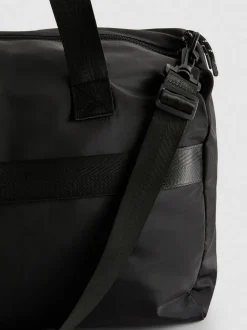 Reisetasche mit mehreren Reißverschlussfächern
