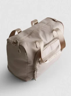 Reisetasche mit mehreren Reißverschlussfächern