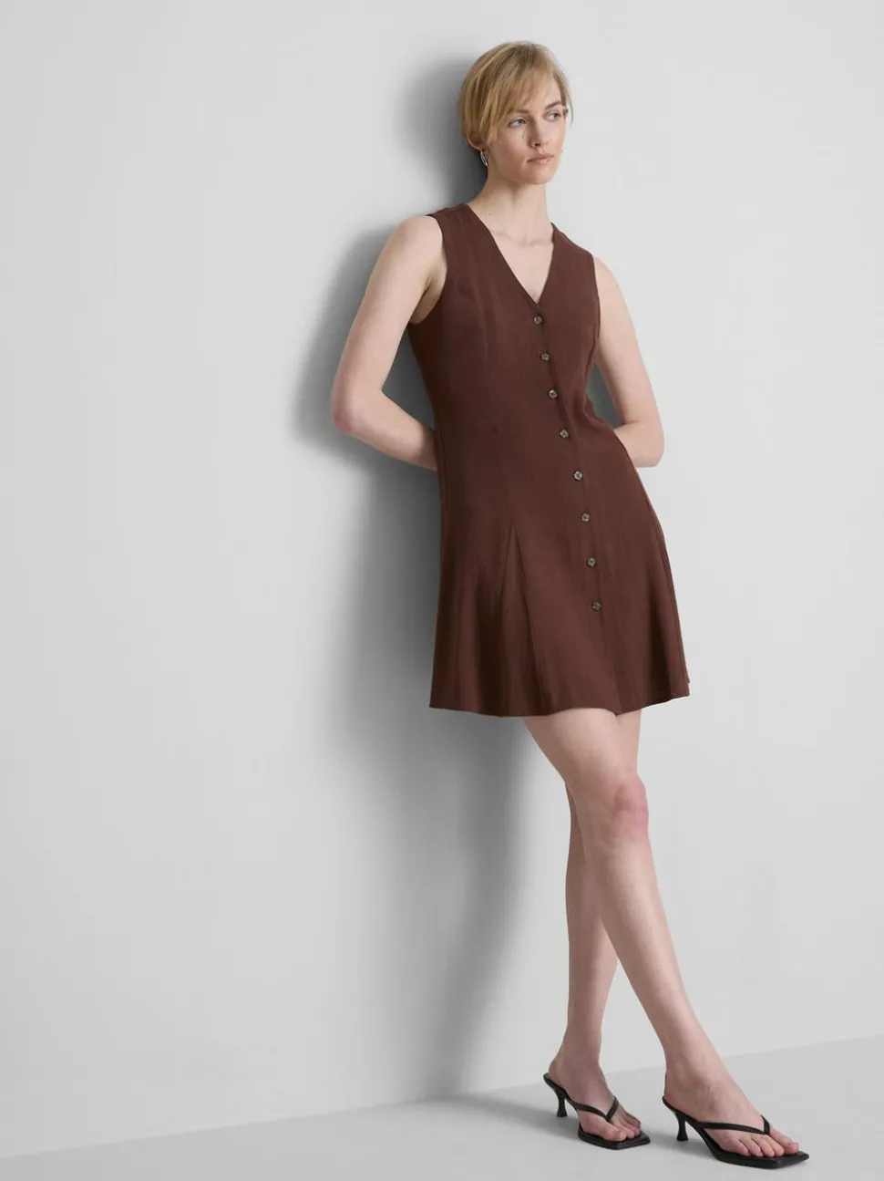 Ärmelloses Minikleid mit V-Ausschnitt