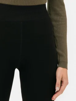 Samt-Leggings mit ausgestelltem Bein