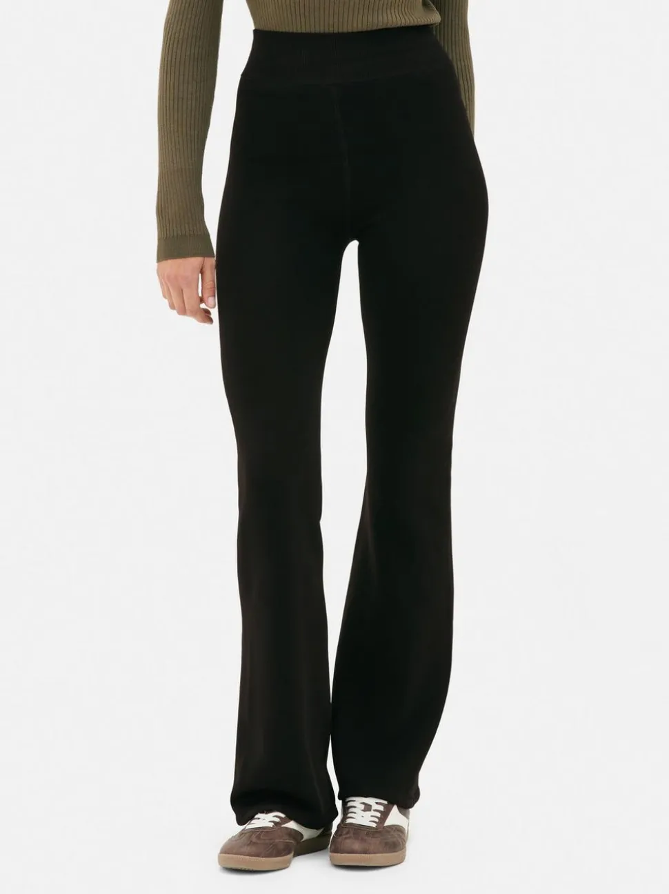 Samt-Leggings mit ausgestelltem Bein