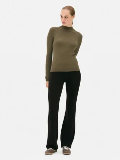 Samt-Leggings mit ausgestelltem Bein