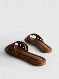 Sandalen aus Kunstleder mit überkreuzten Riemen