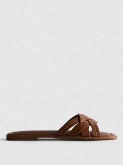 Sandalen aus Kunstleder mit überkreuzten Riemen