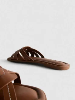 Sandalen aus Kunstleder mit überkreuzten Riemen