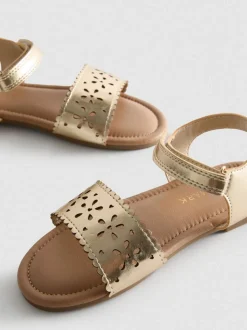 Sandalen in Metallic-Optik mit Laser-Cuts