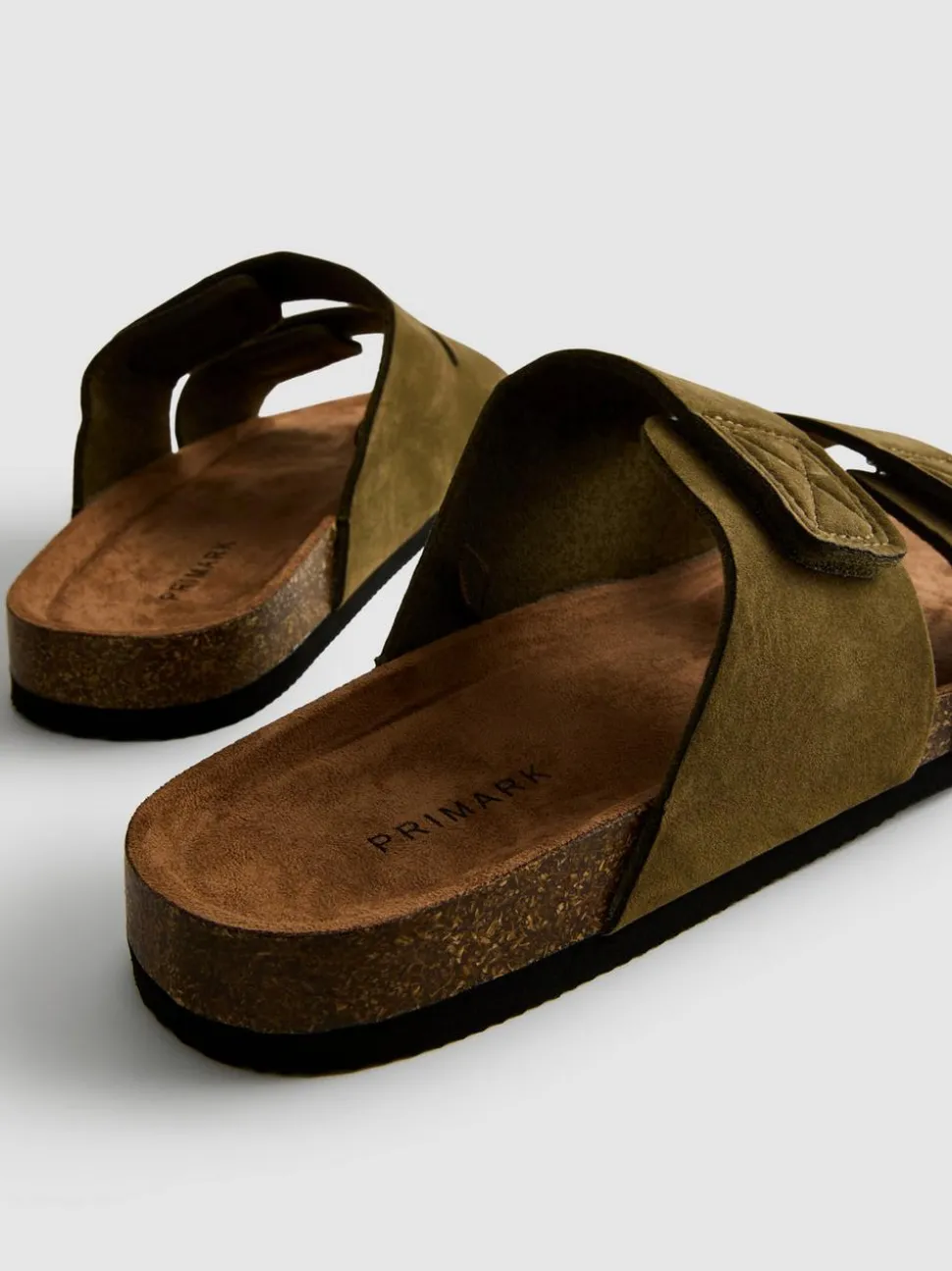 Sandalen mit dicker Sohle und zwei Riemchen
