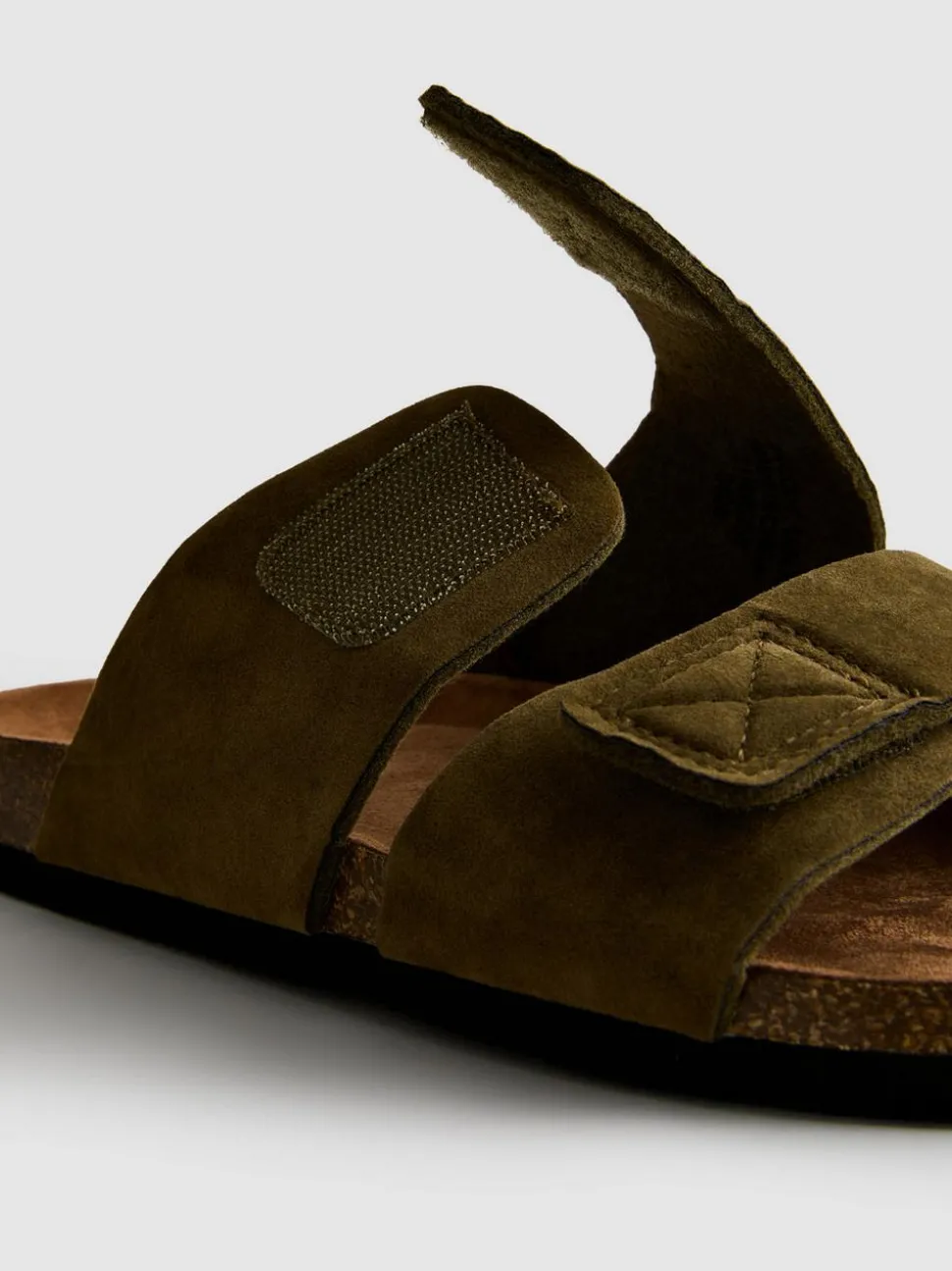Sandalen mit dicker Sohle und zwei Riemchen
