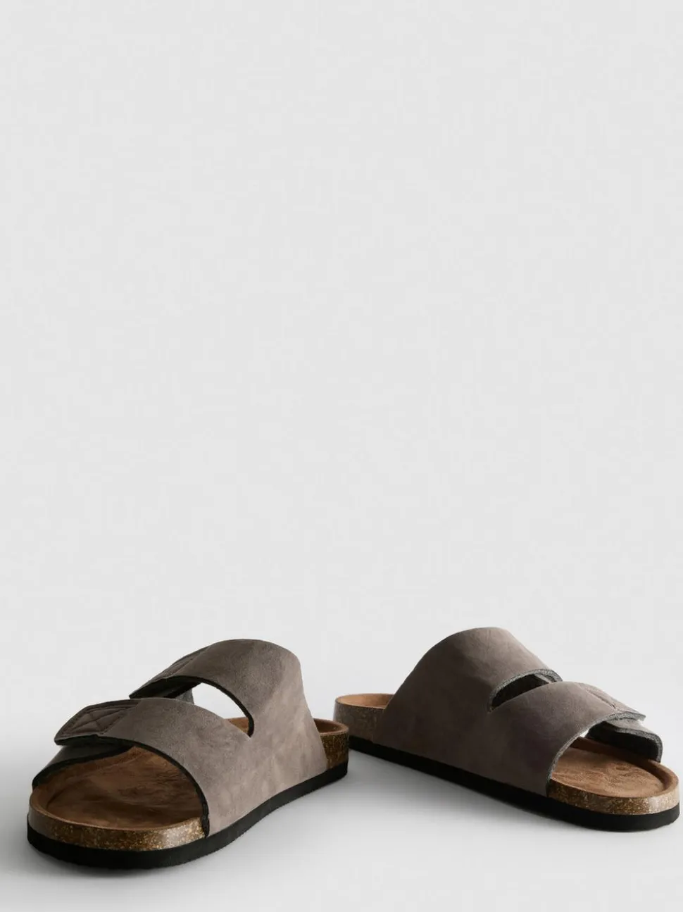 Sandalen mit dicker Sohle und zwei Riemchen