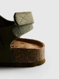 Sandalen mit doppeltem Schnallenriemen