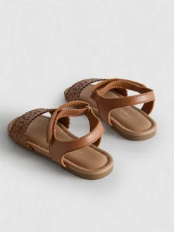 Sandalen mit Laser-Cuts