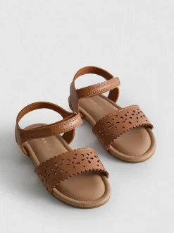 Sandalen mit Laser-Cuts