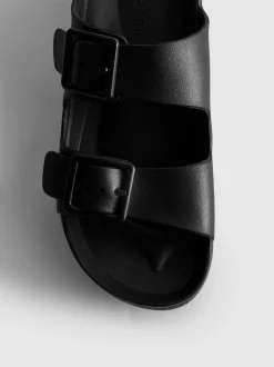 Sandalen mit Schnallenriemen und dicker Sohle