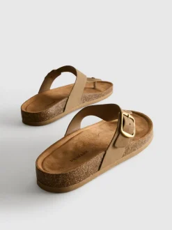 Sandalen mit Schnalle und T-Steg