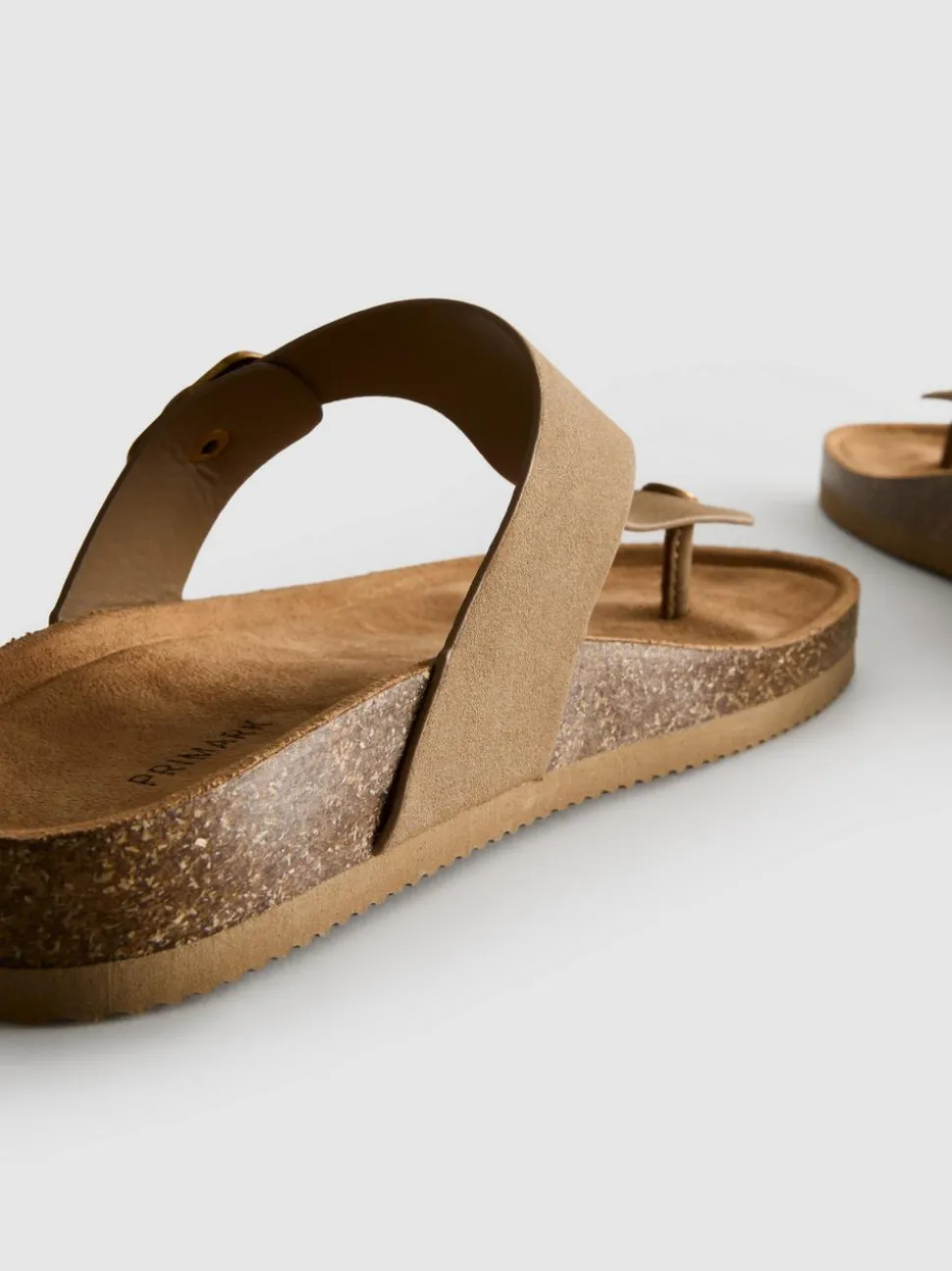 Sandalen mit Schnalle und T-Steg