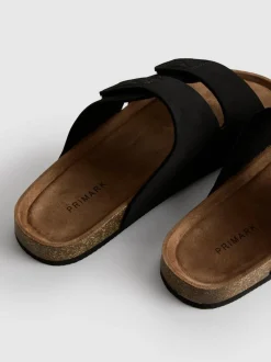 Sandalen mit zwei Riemen