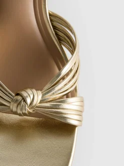 Sandaletten mit Twist-Detail