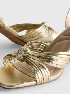 Sandaletten mit Twist-Detail