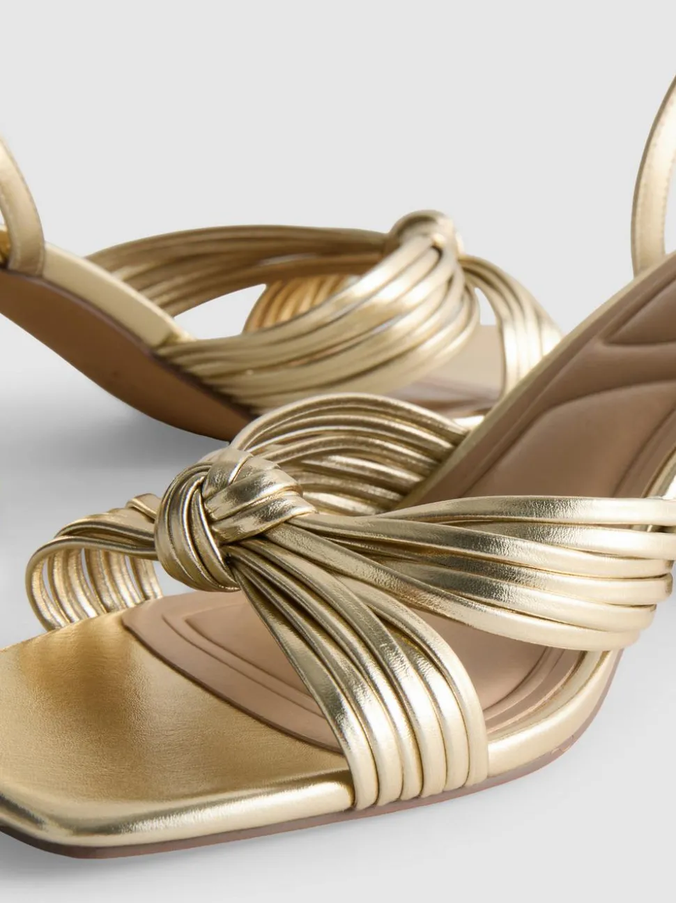 Sandaletten mit Twist-Detail