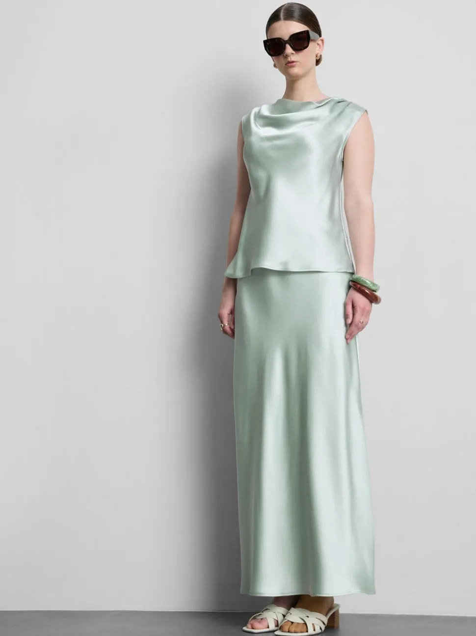 Satin-Bluse mit Wasserfallausschnitt