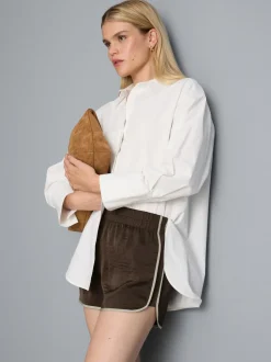 Satin-Laufshorts mit Paspelierung