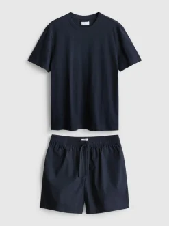 Schlafanzug mit T-Shirt und Shorts
