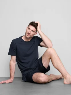 Schlafanzug mit T-Shirt und Shorts