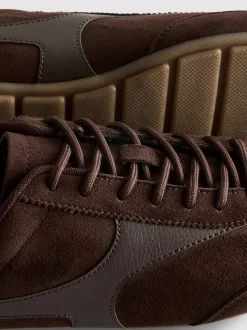 Schmale „By Coleen“ Low-Top-Sneaker in Wildleder-Optik