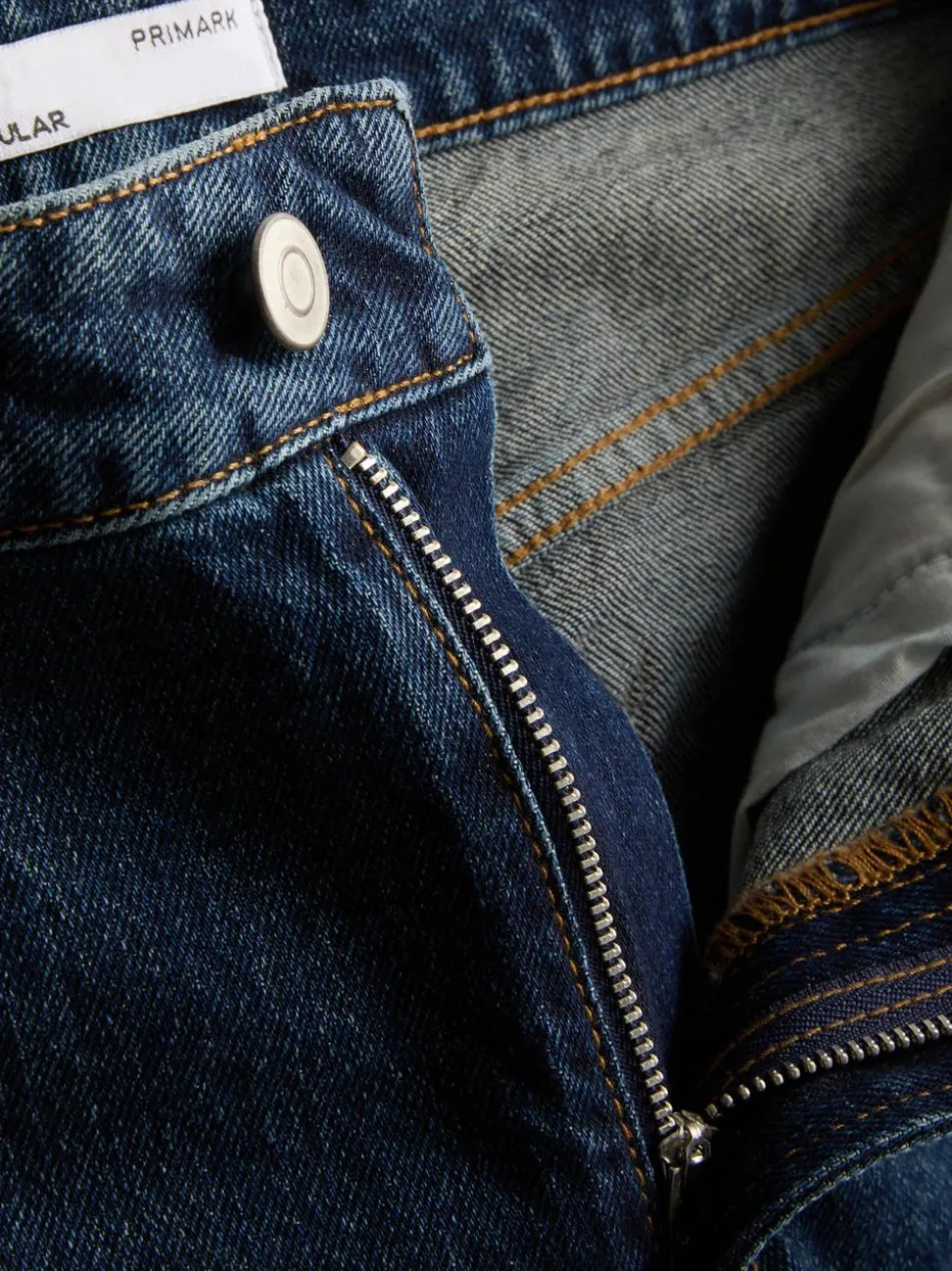 Schmal geschnittene Jeans mit geradem Bein