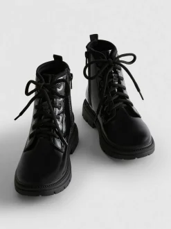 Schnürstiefeletten