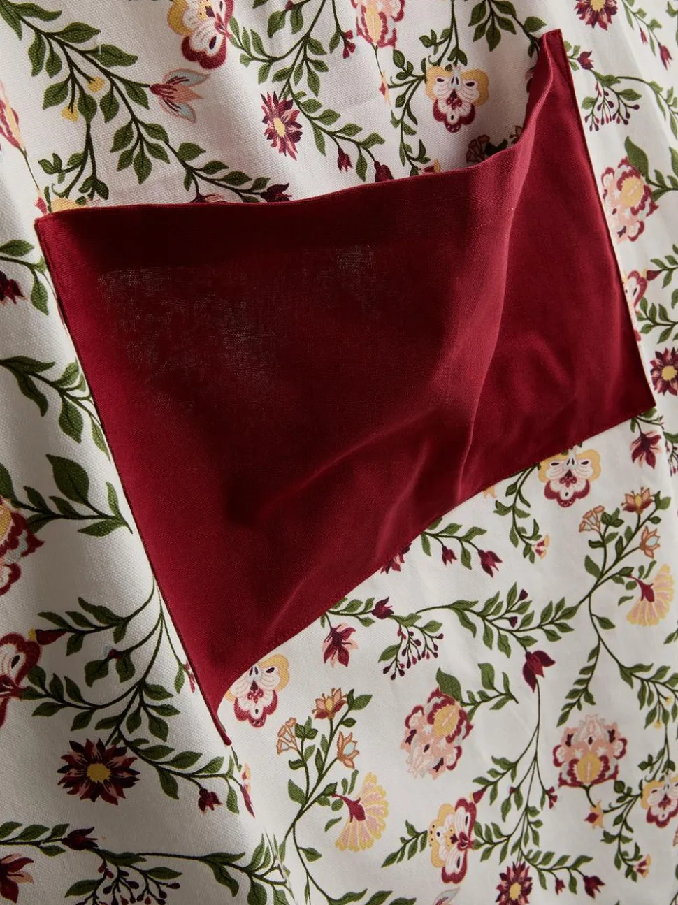 Schürze mit Blumenmuster und Tasche