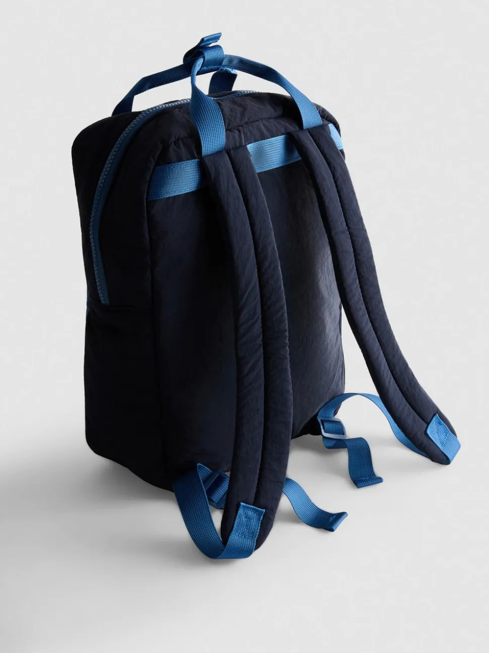 Schulrucksack mit Stickerei