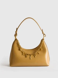 Schultertasche mit Anhängern