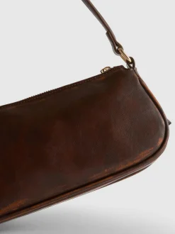 Schultertasche mit Fächern und Schnallen
