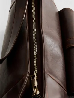 Schultertasche mit Fächern und Schnalle